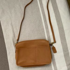 Vintage Coach 0233 016 light brown tan leather bag